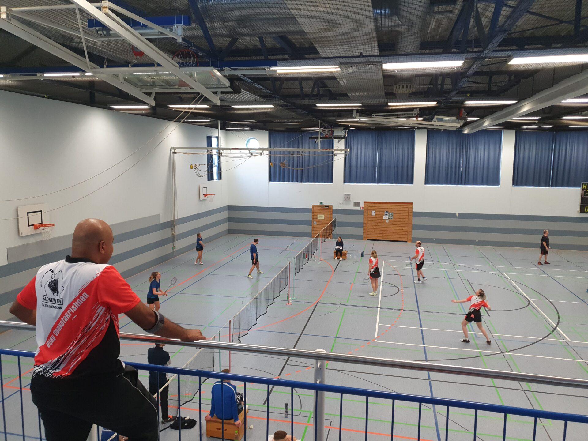Vijay verfolgt das Mixed von Susie und Henning sowie das Dameneinzel von Svenja am Spieltag in Böblingen